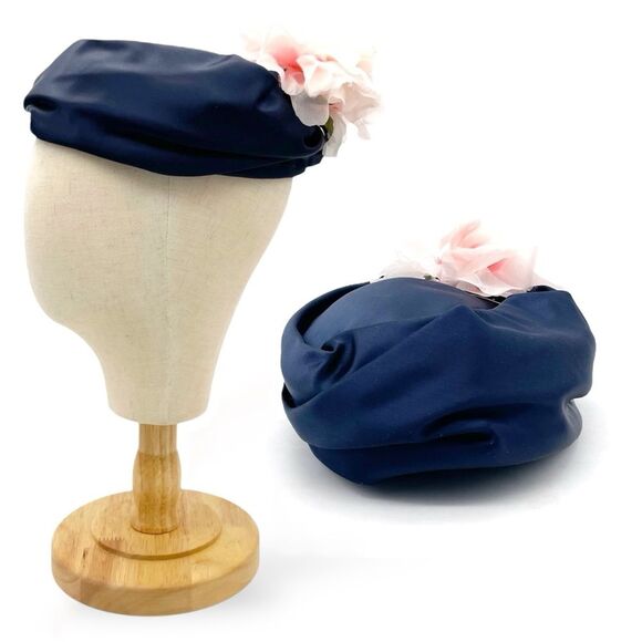 Vintage 1950s Navy Blue Hat Pink Flower Trim Size 22 1/2 Pillbox Fascinator main image 13